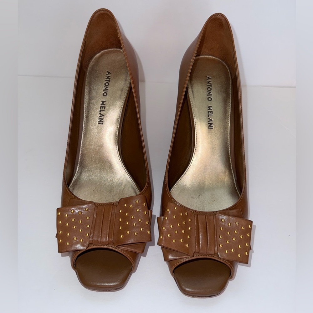 Antonio Melani studded bow peep toe heel 7.5 tan brown